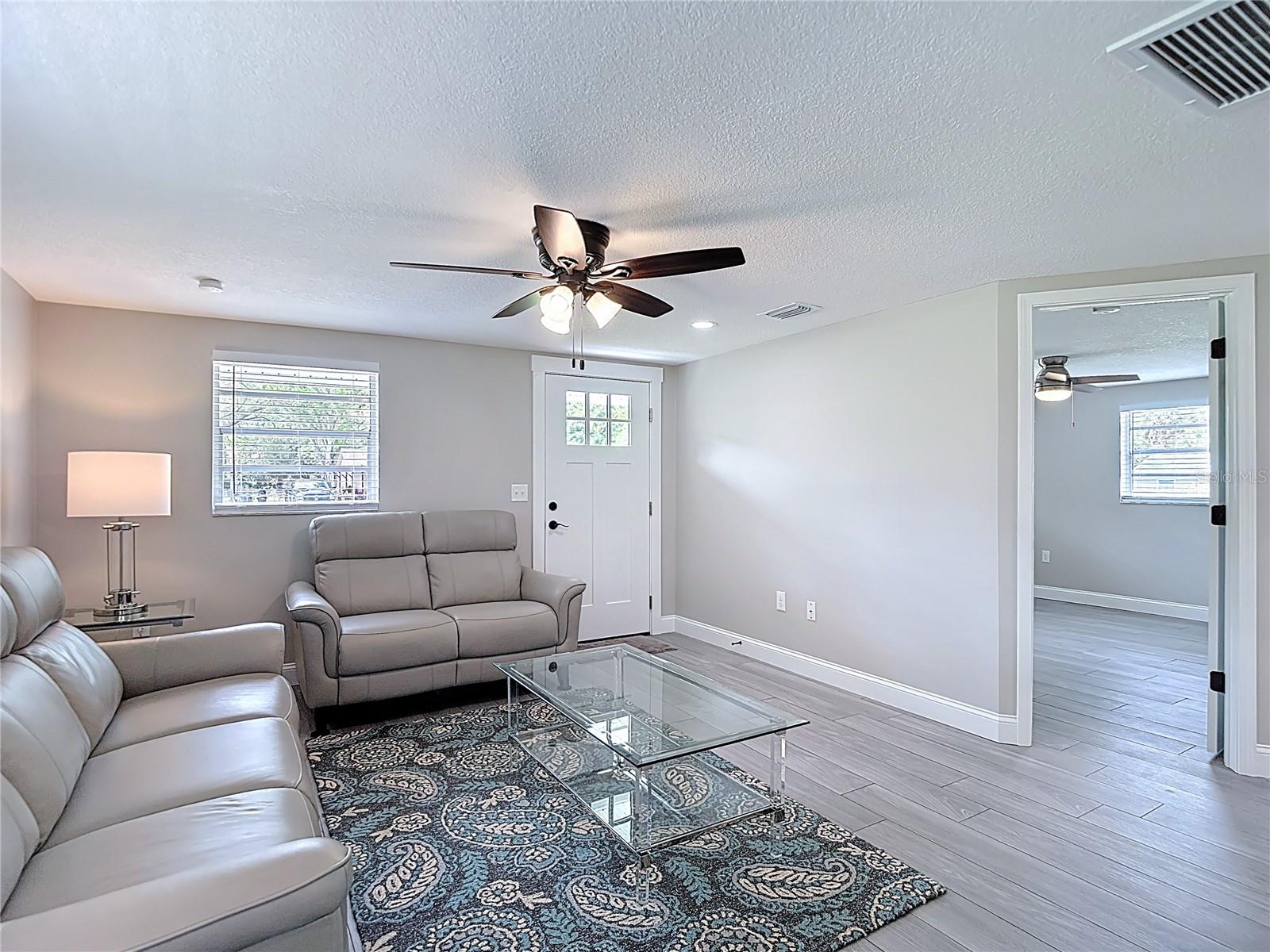 Pleanty of Natural Light!