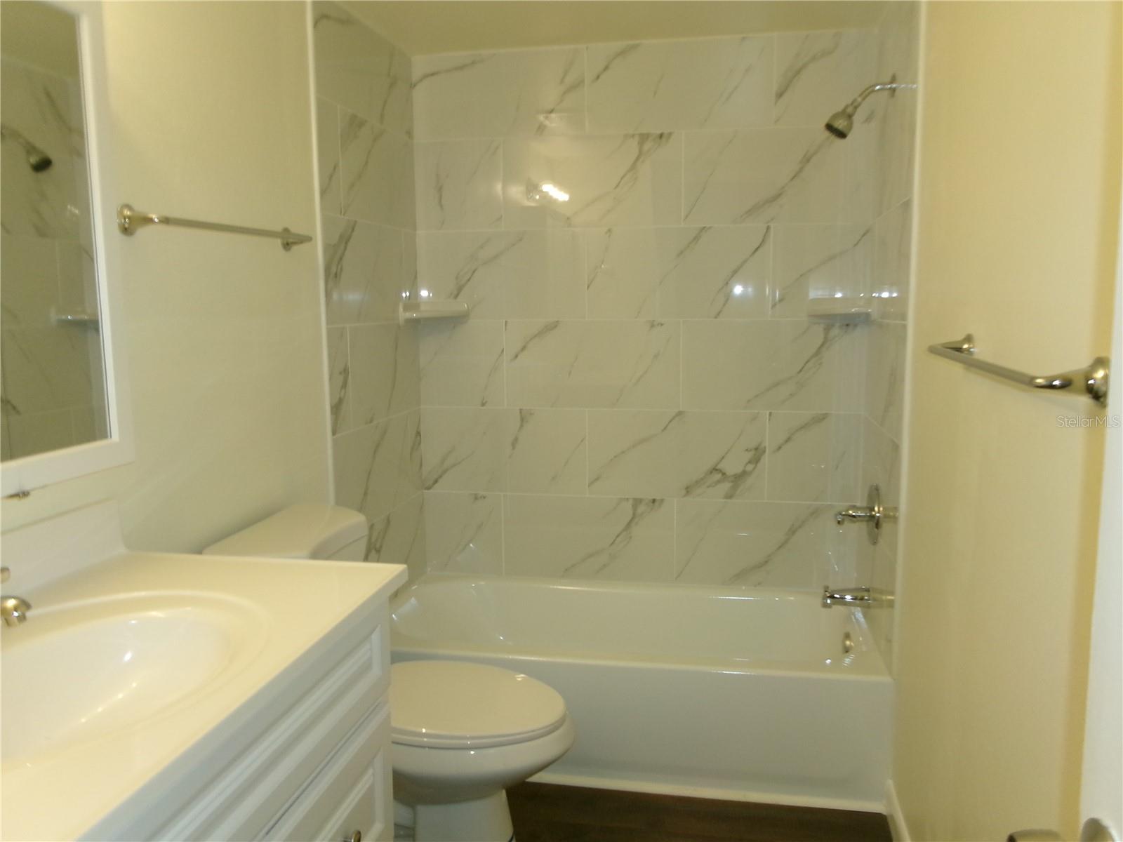 Golden Gate B12 Bathroom