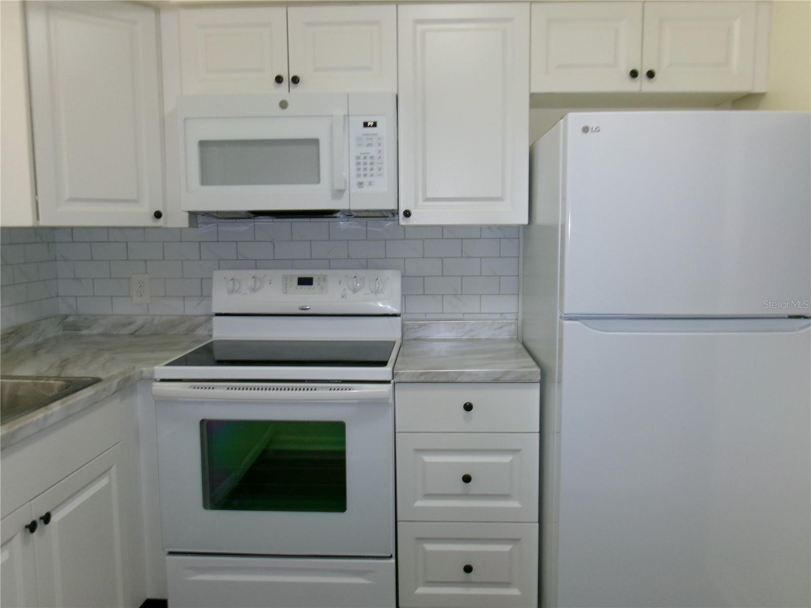 Golden Gate B 12 Kitchen
