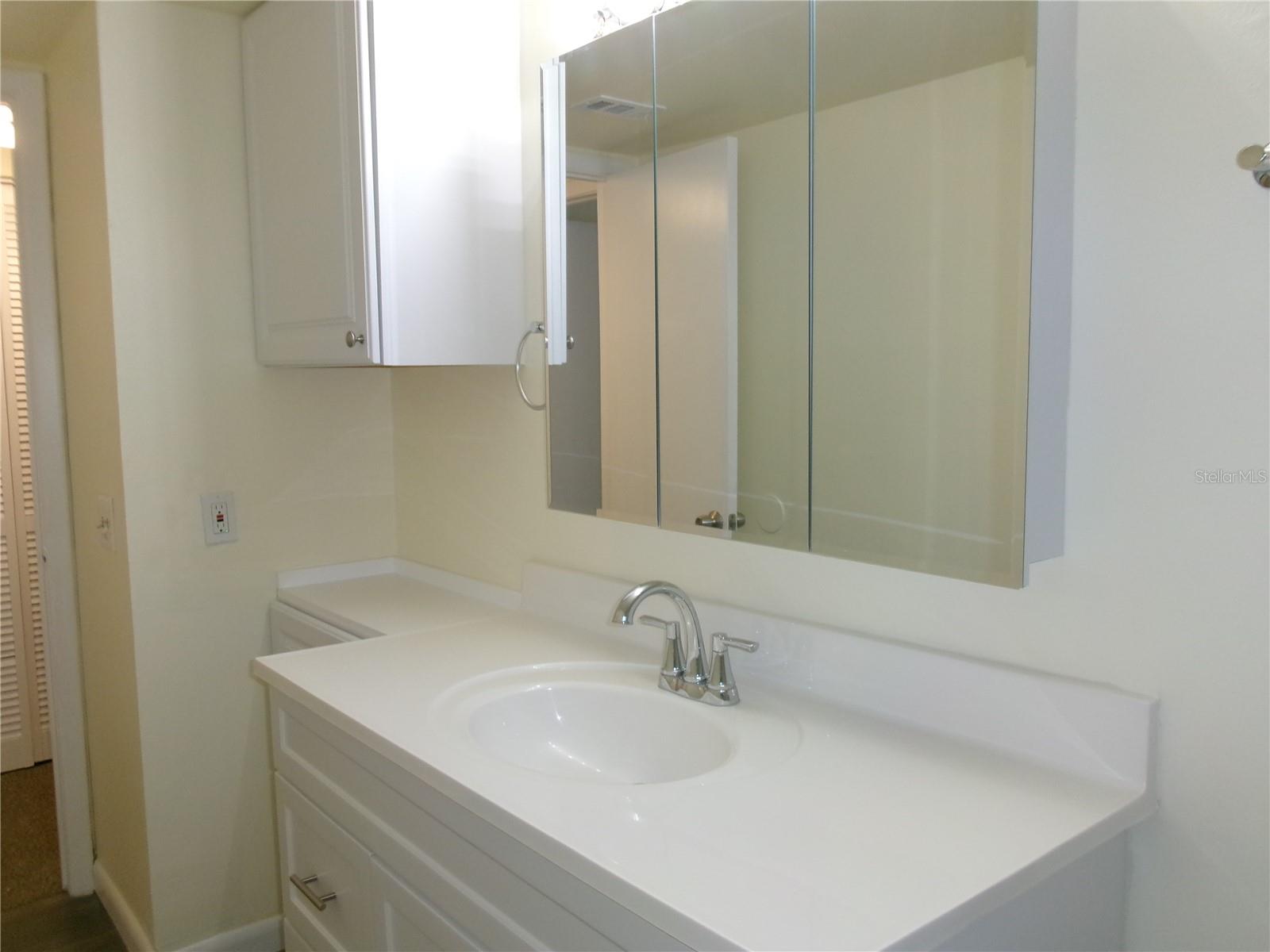 Golden Gate B12 Bathroom