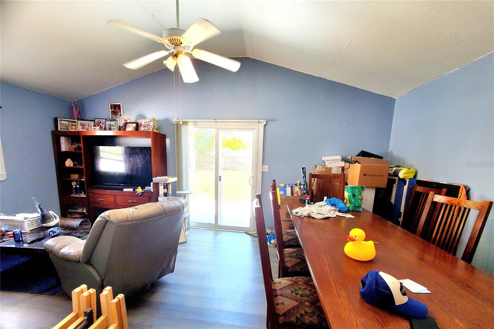 FAMILY & DINING ROOM