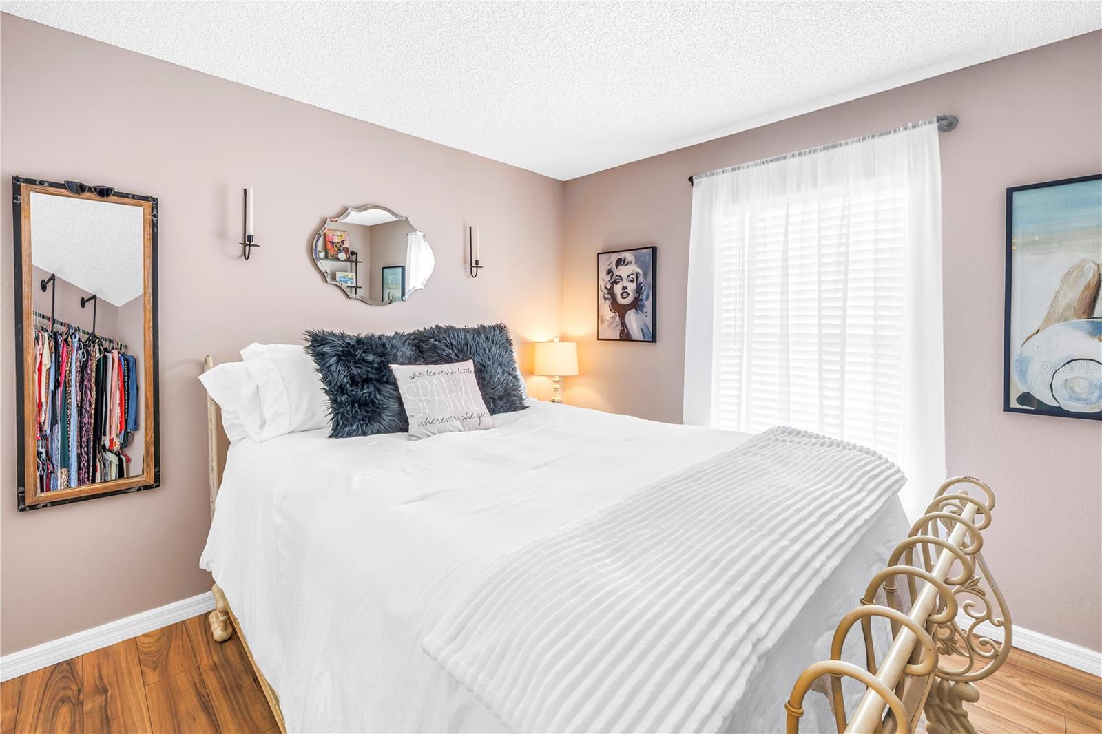 2nd bedroom