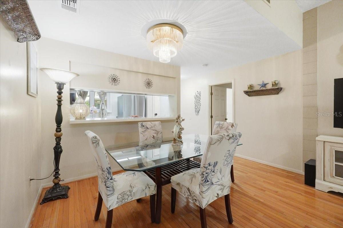 Dinning room/Kitchen overview