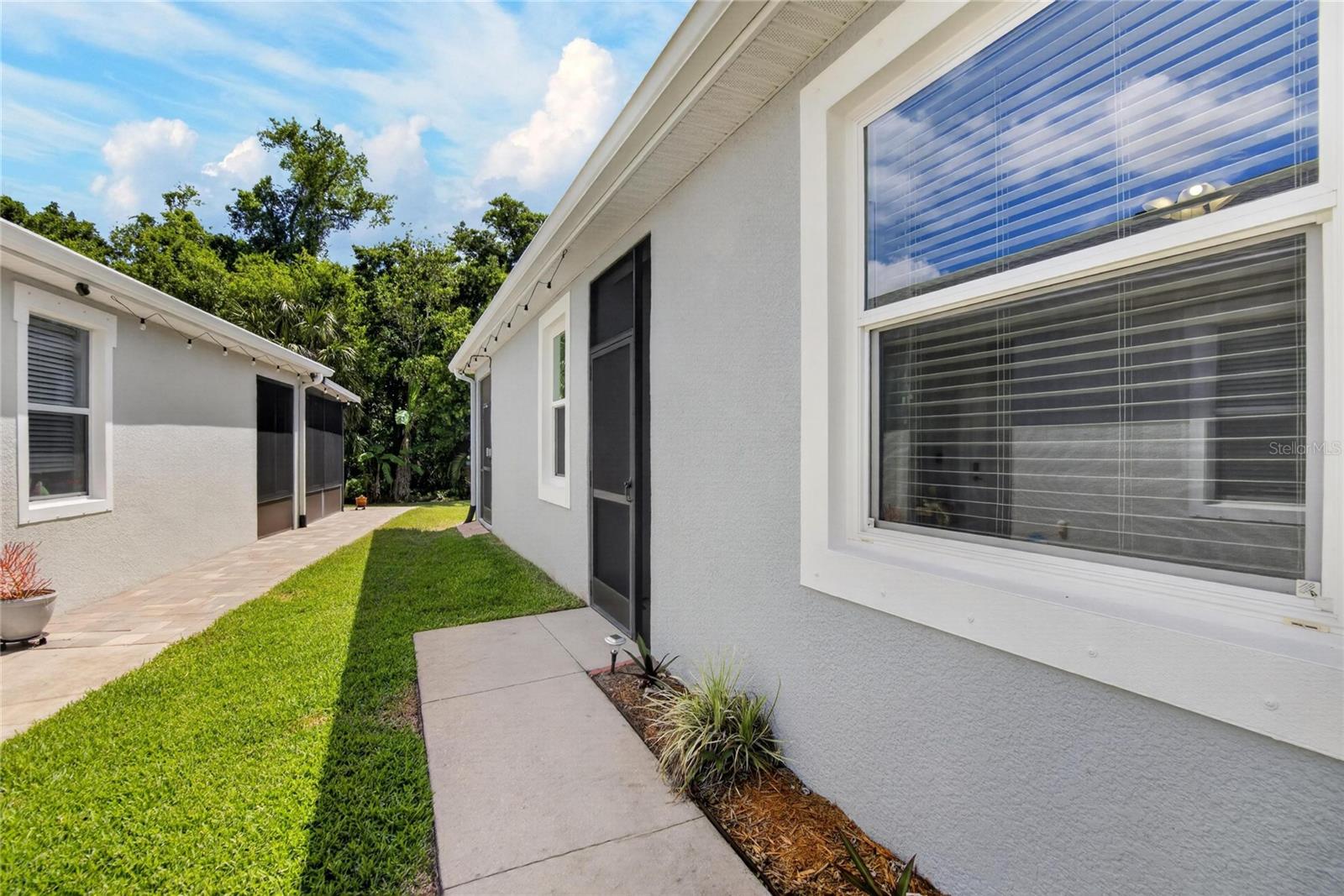 enclosed screen entrance