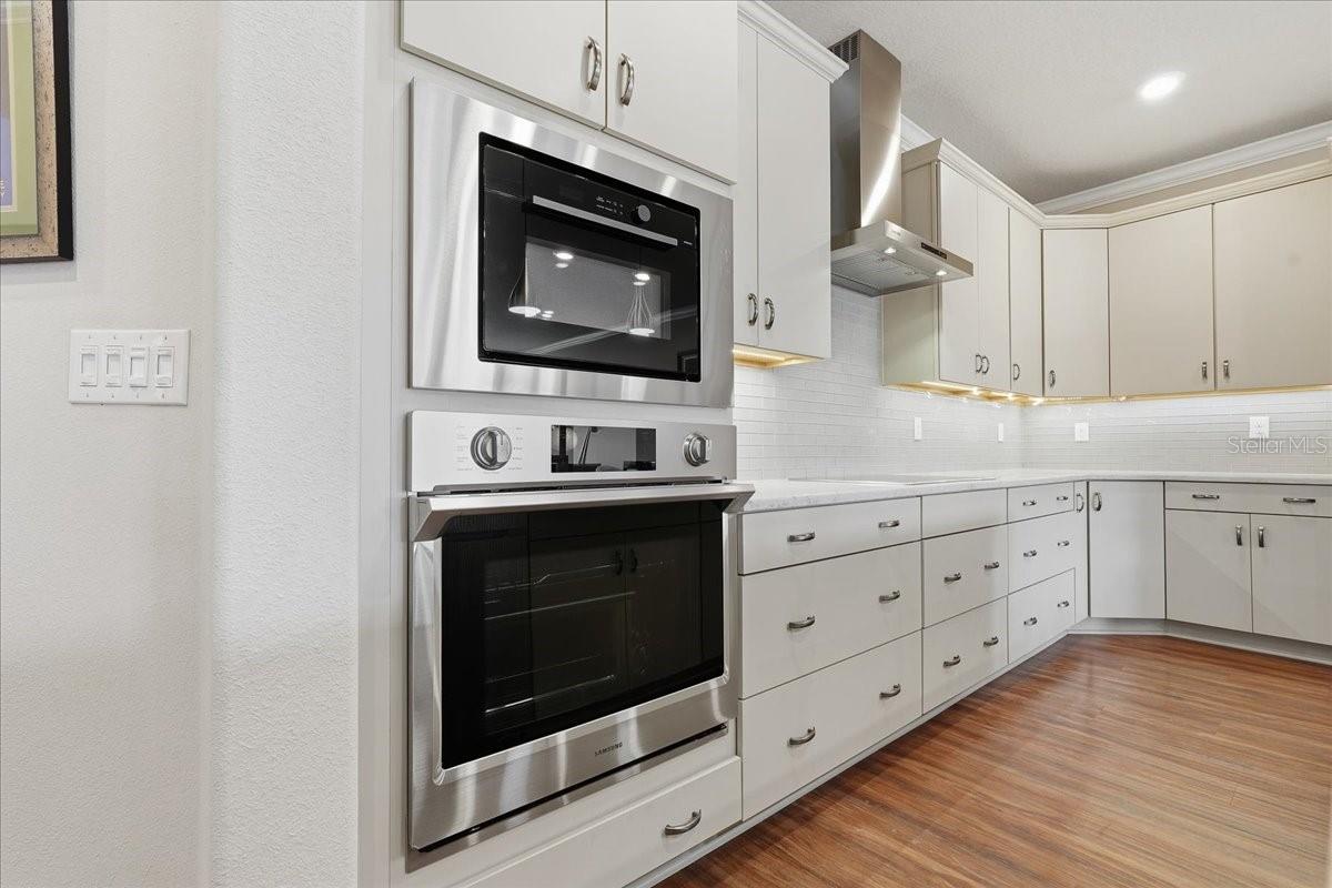 GREAT STORAGE THROUGHOUT ~ DEEP DRAWERS, PULL-OUTS, KNIFE AND SPICE STORAGE & MORE!