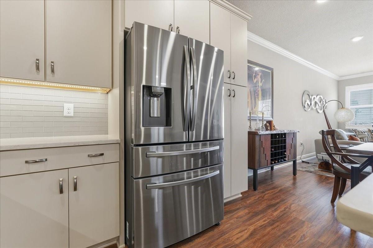 GREAT SPACE IN THIS KITCHEN!