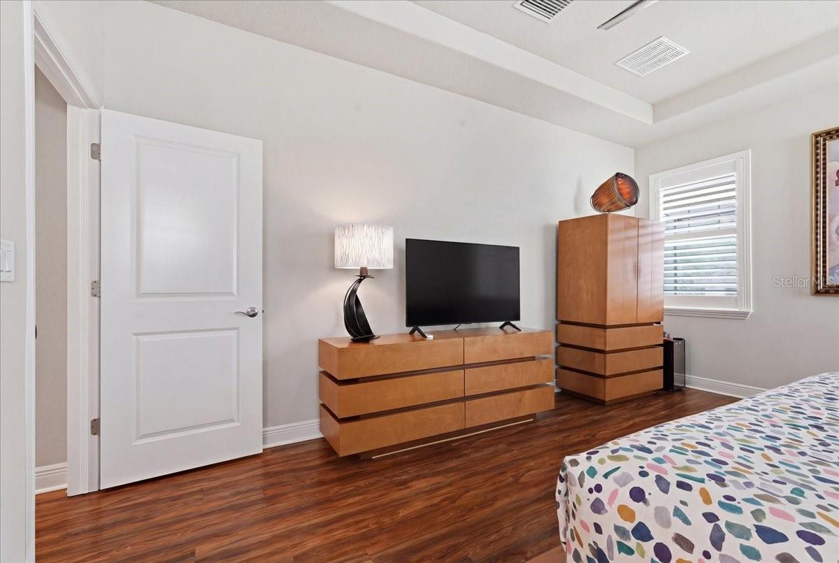 TRAY CEILINGS IN THE PRIMARY SUITE
