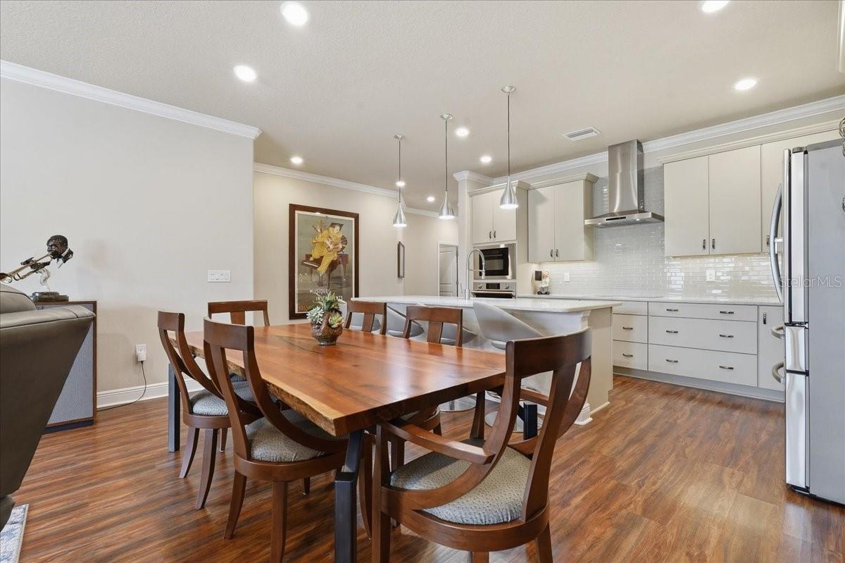 OPEN FLOOR PLAN IN THE MAIN LIVING AREAS