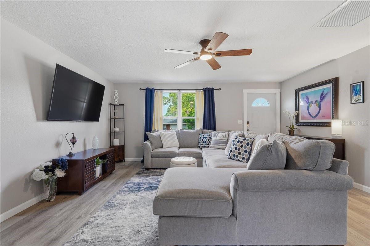 LIGHT AND BRIGHT THROUGHOUT