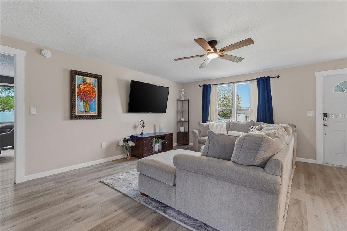 TURN KEY HOME! JUST BRING YOUR THINGS