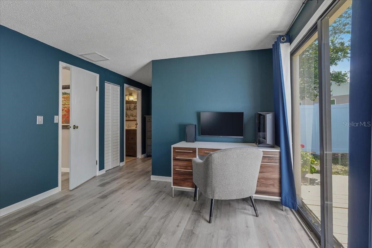 OFFICE SPACE IN THE PRIMARY SUITE