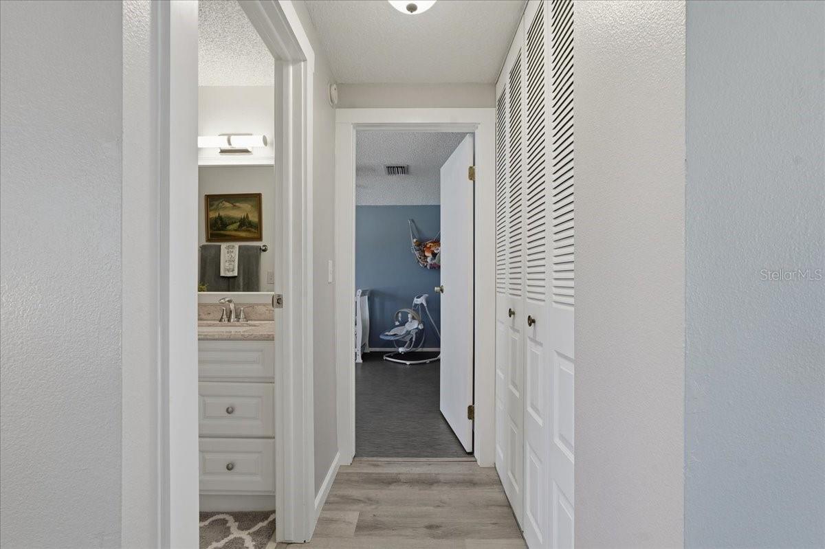 SPLIT BEDROOM FLOOR PLAN