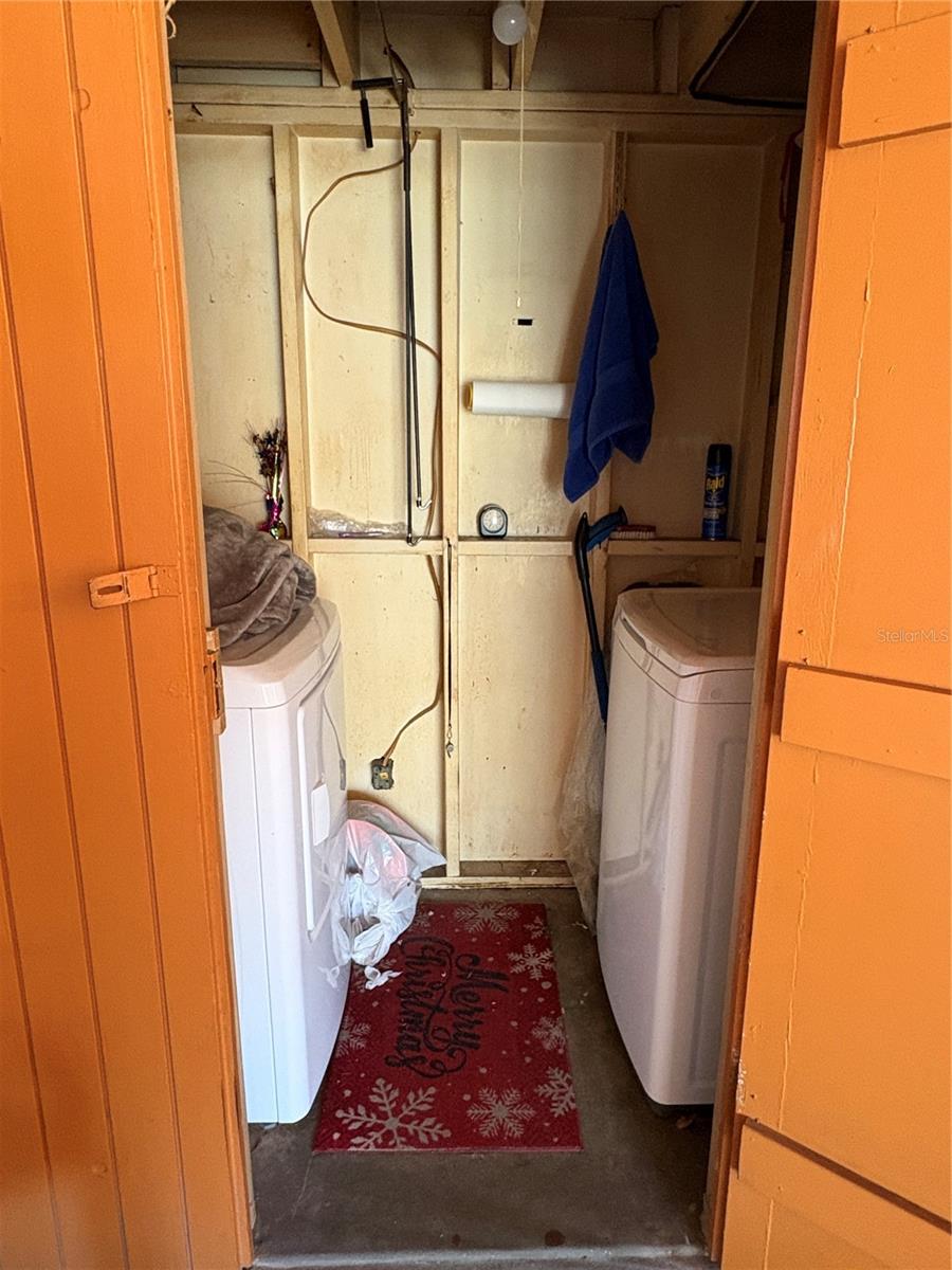 UNIT 1705 LAUNDRY