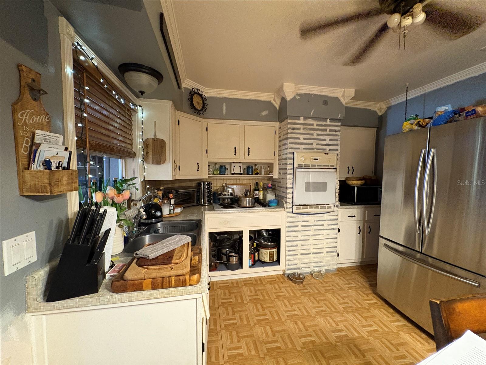 UNIT 1705 KITCHEN