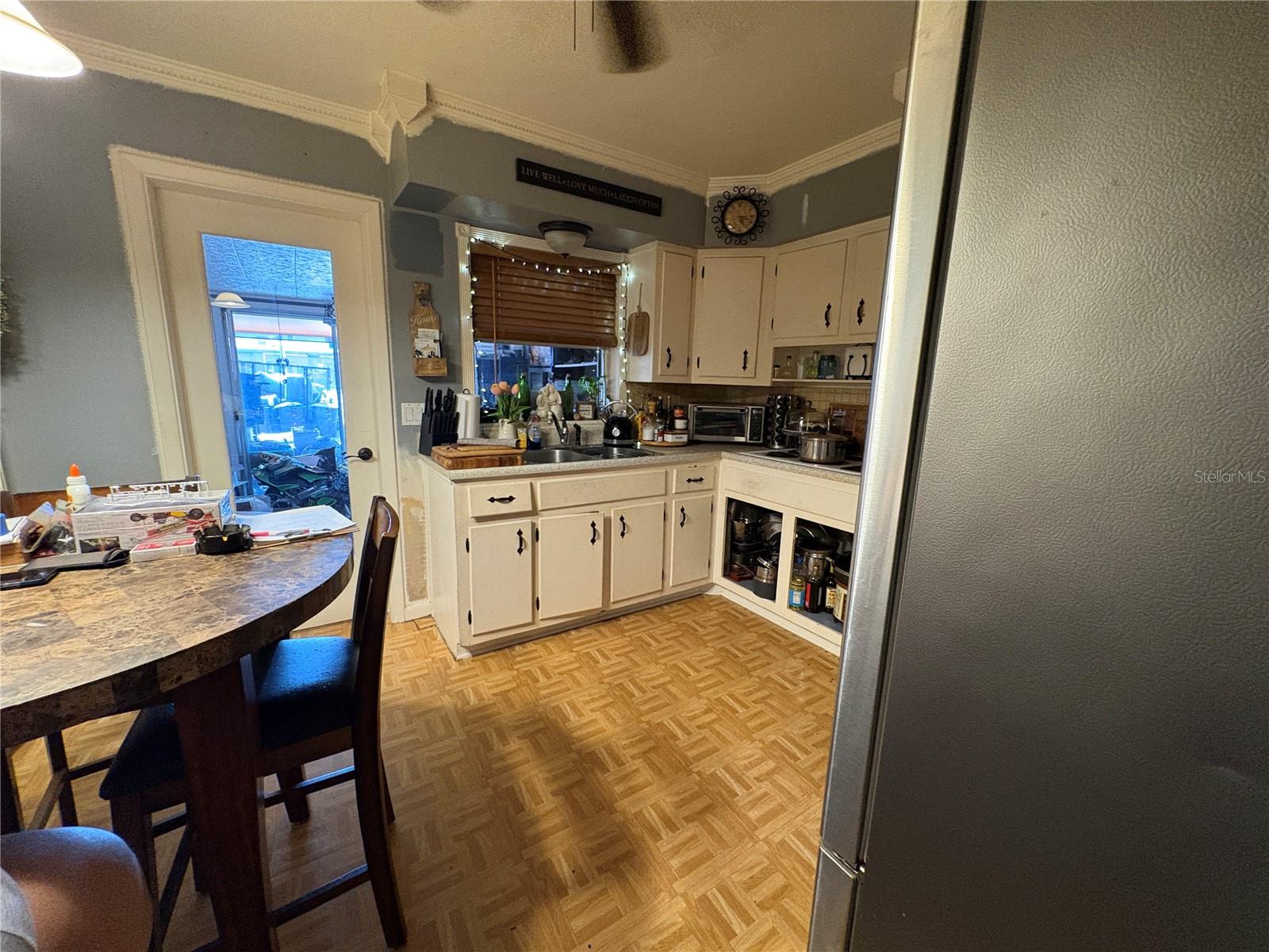 UNIT 1705 EAT IN KITCHEN
