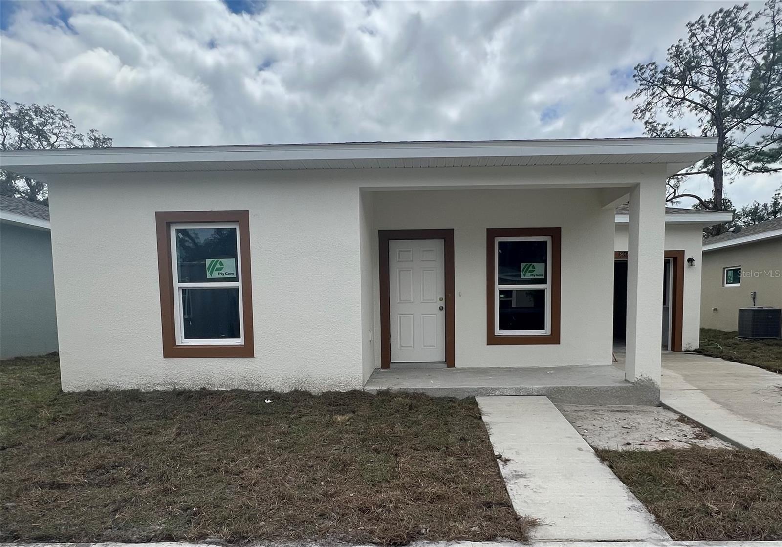 TB8496573