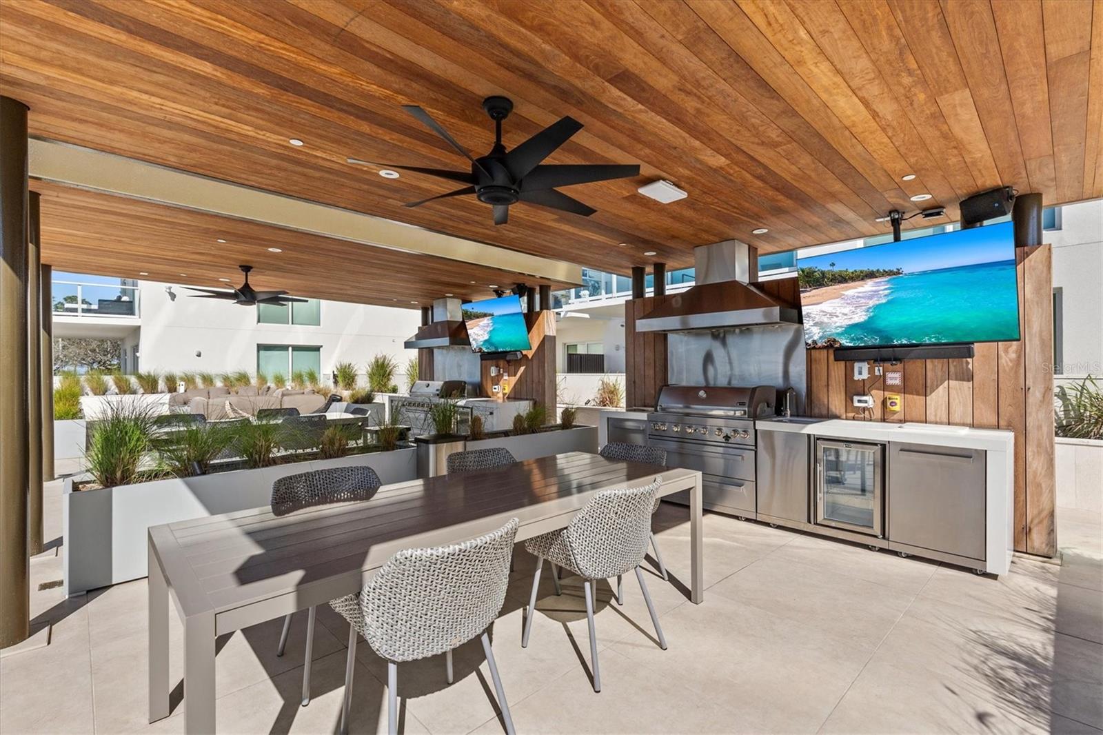 Outdoor Kitchens and Family Style Dining Areas