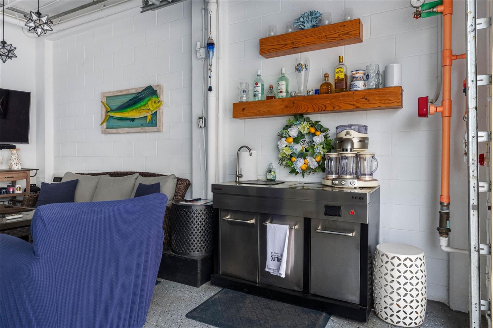 ... a Florida Garage is a Home within a Home.. Perfect For Beach items. Kayaks etc..