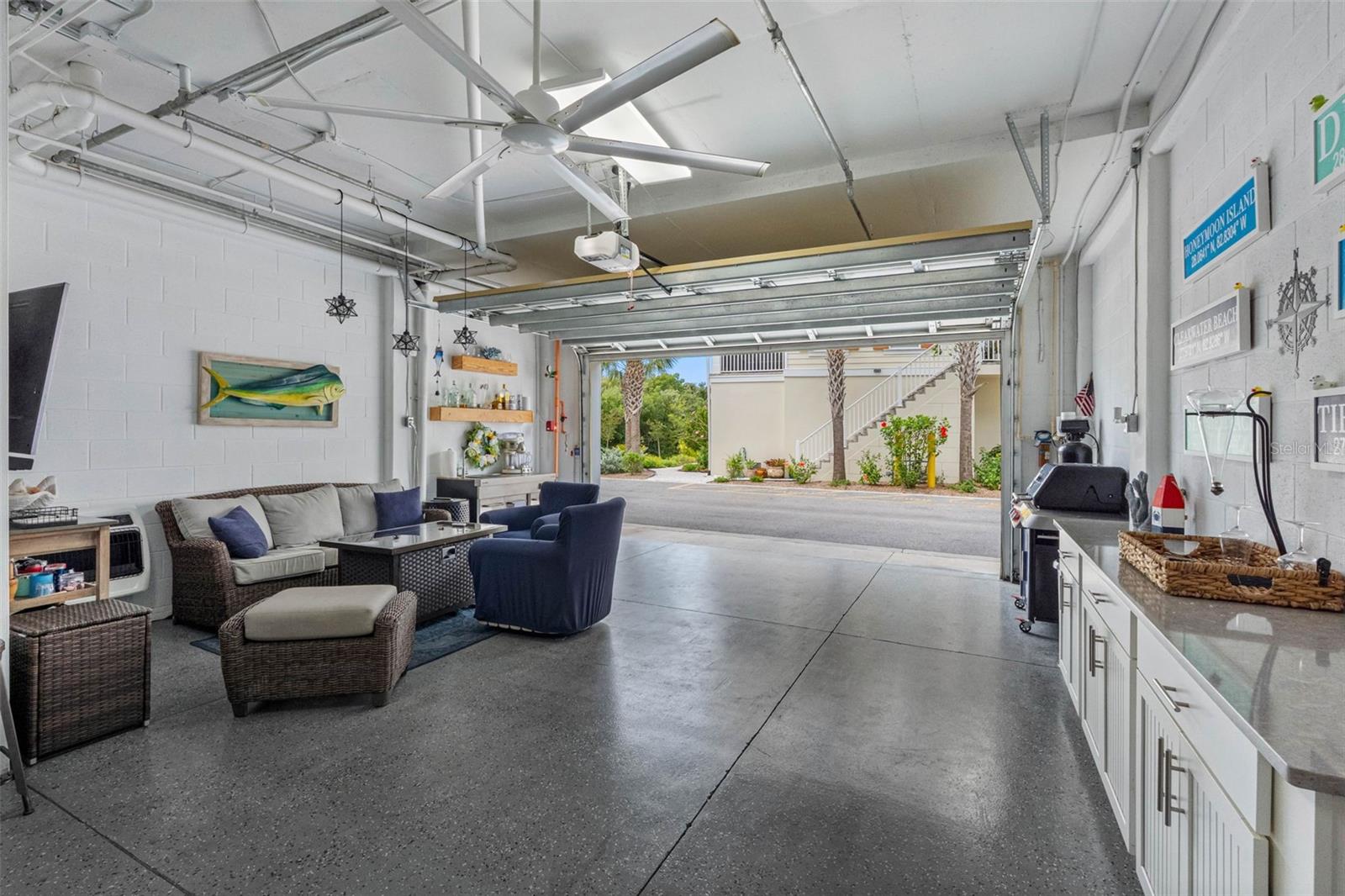 ... Townhome And Garage are immaculate . Sellers have not missed a detail anywhere..300 Steps to the Beach... Immediate Showings Available.