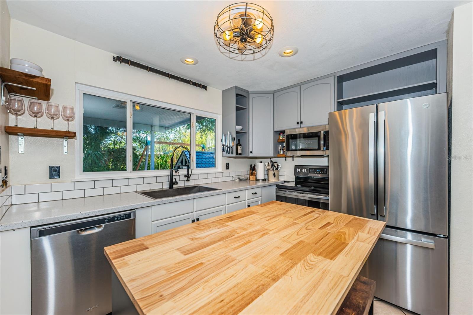 Lovely kitchen with upgrades
