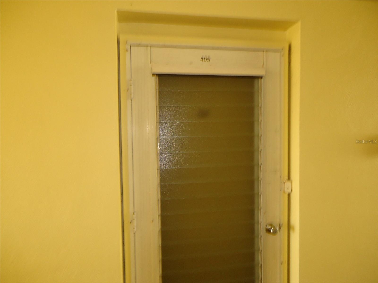 Entrance by the elevator