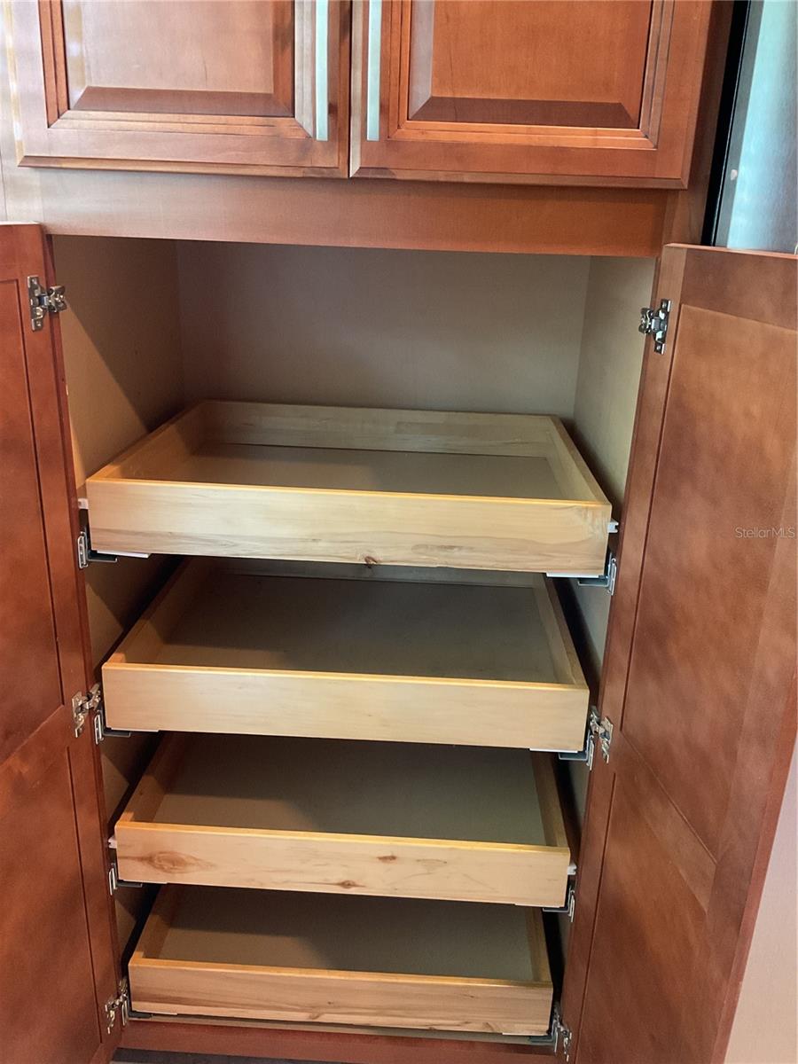 FULL EXTENSION DRAWERS IN KITCHEN.