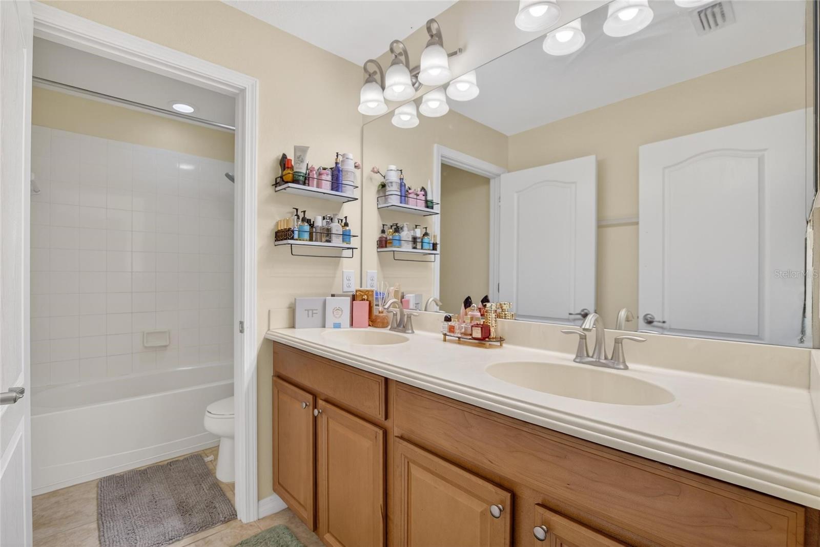 TB8496650