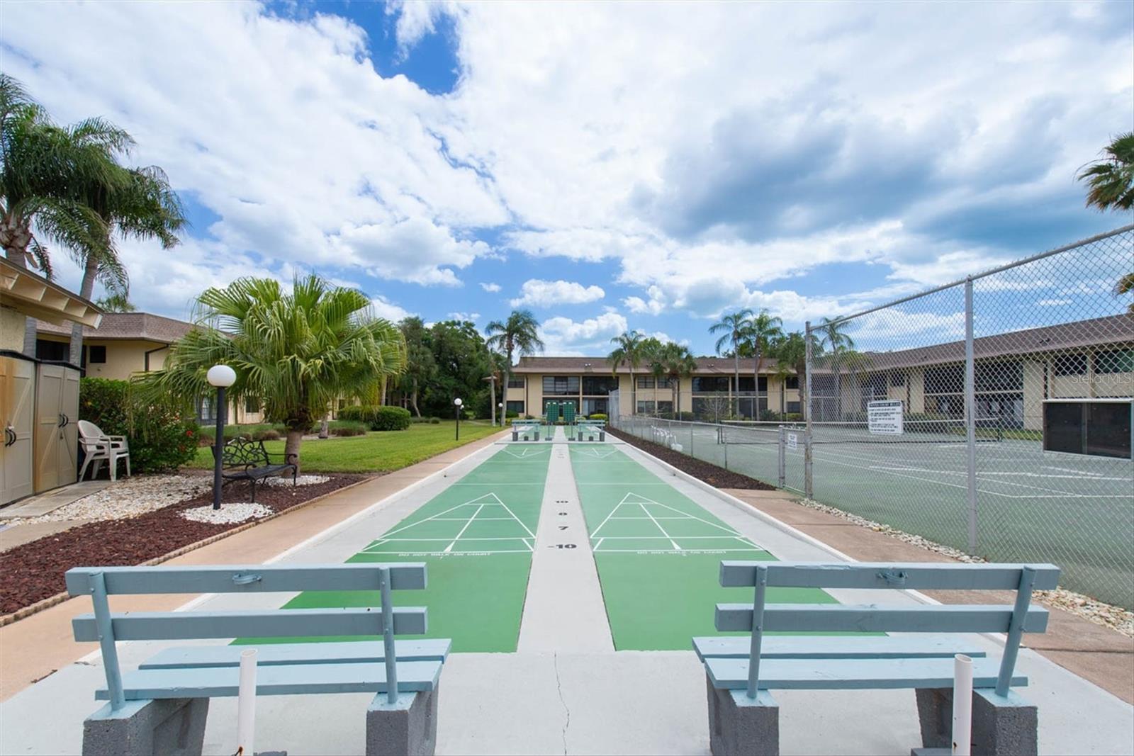 Shuffleboard court
