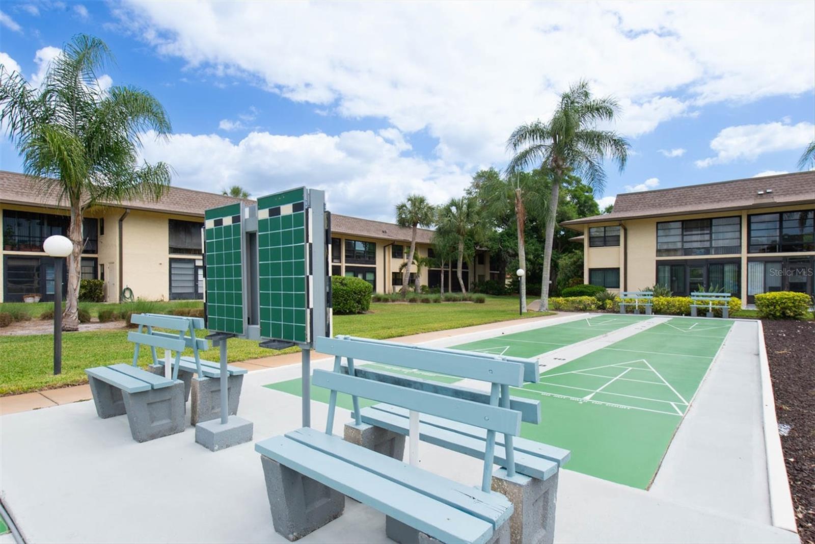 Shuffleboard court
