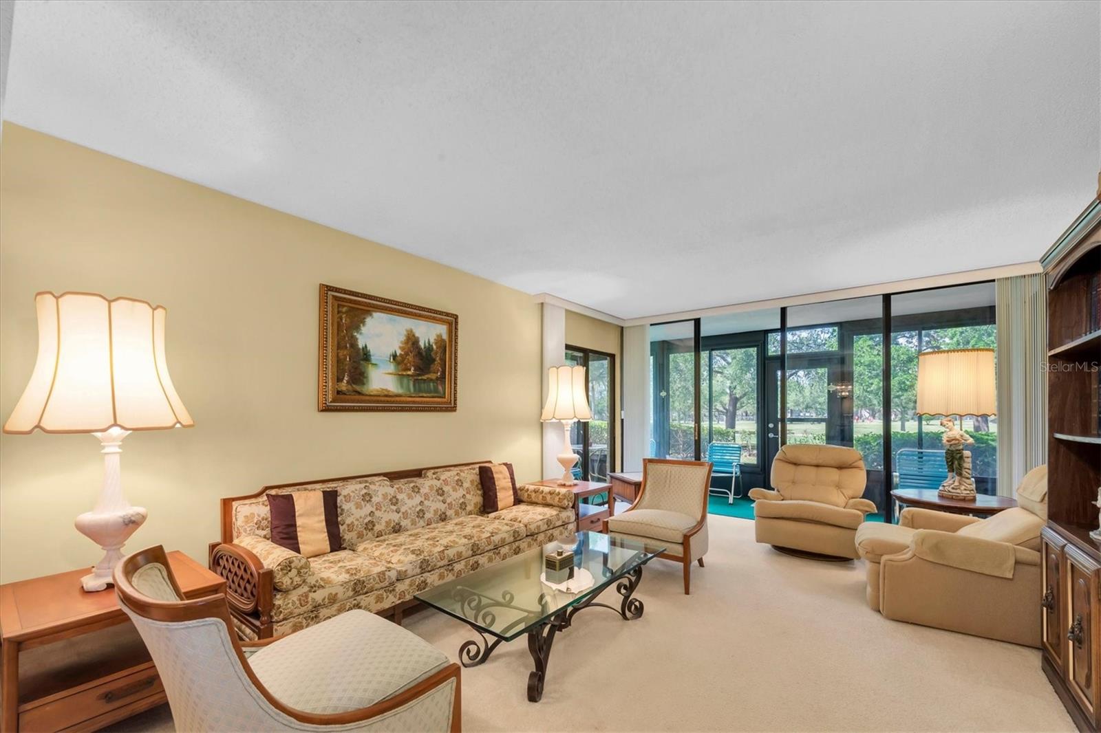 Living Room with a view to outside (Golf Course)