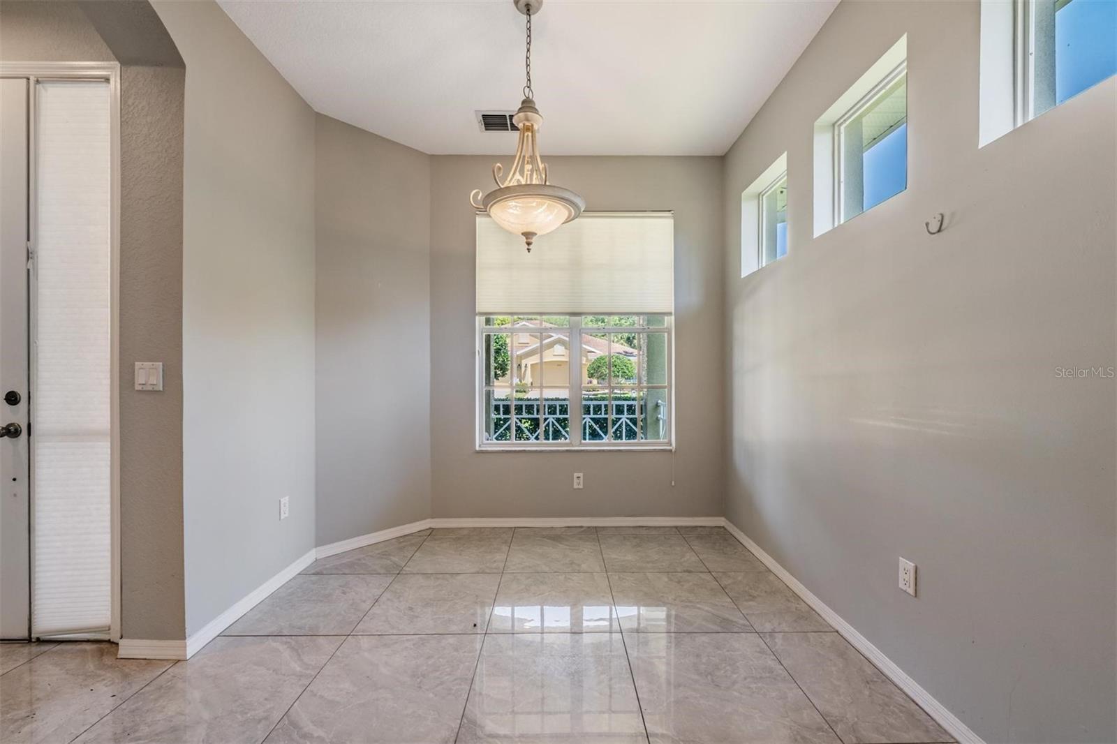 Bright eat in space in the kitchen