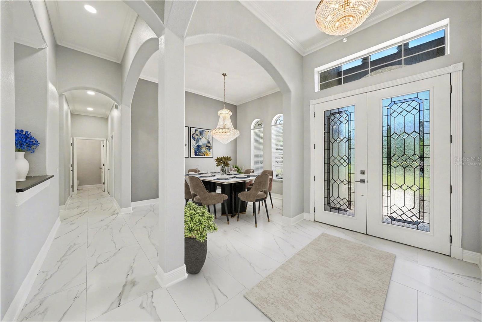 Virtually staged - Entry