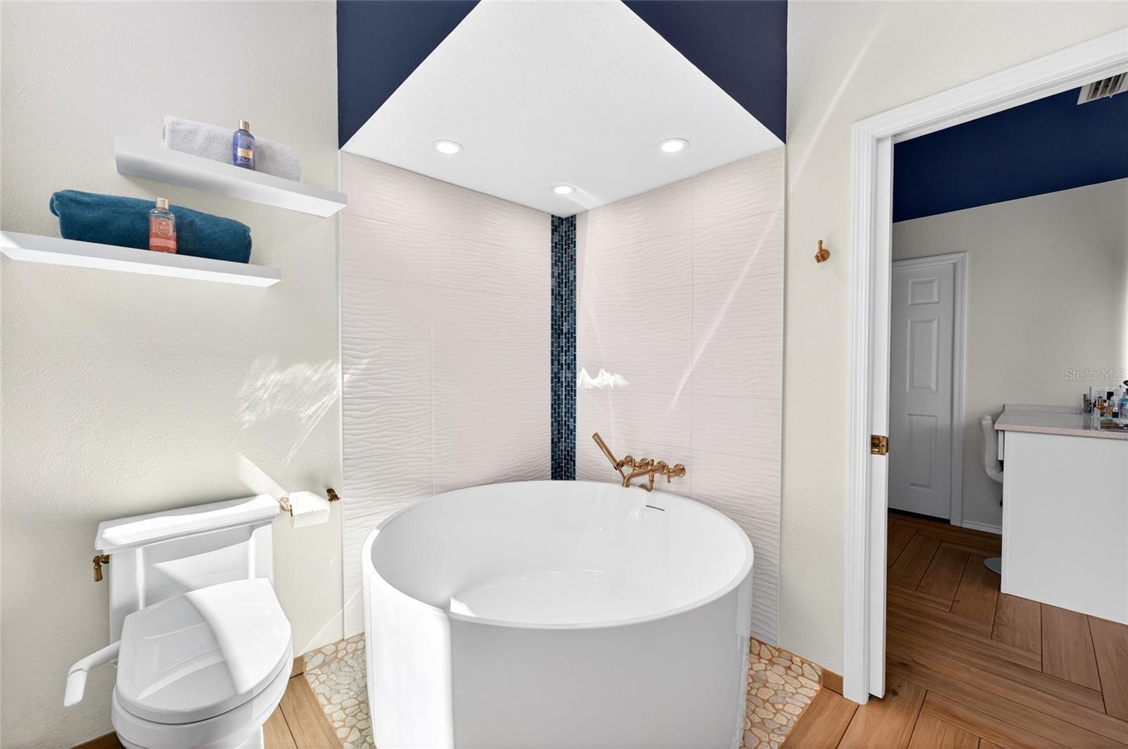 Beautifully garden tub