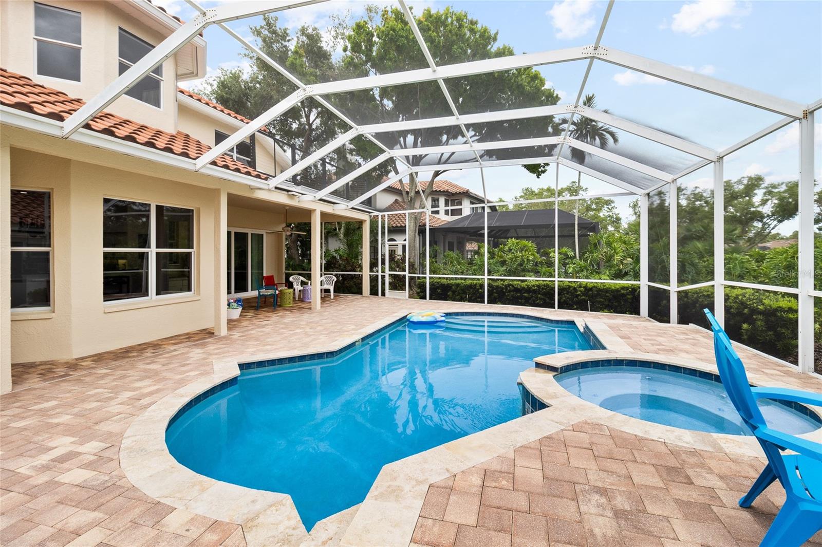 Oversized lanai and pool