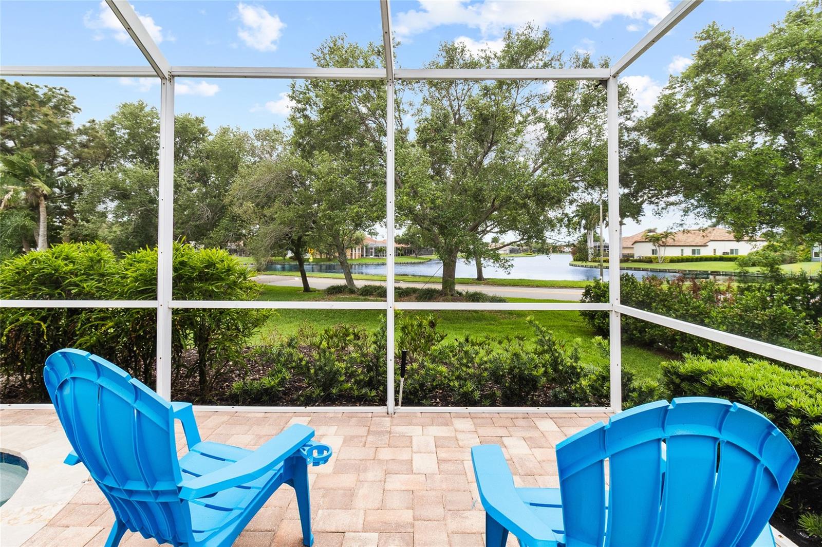 Relaxing view of the lake