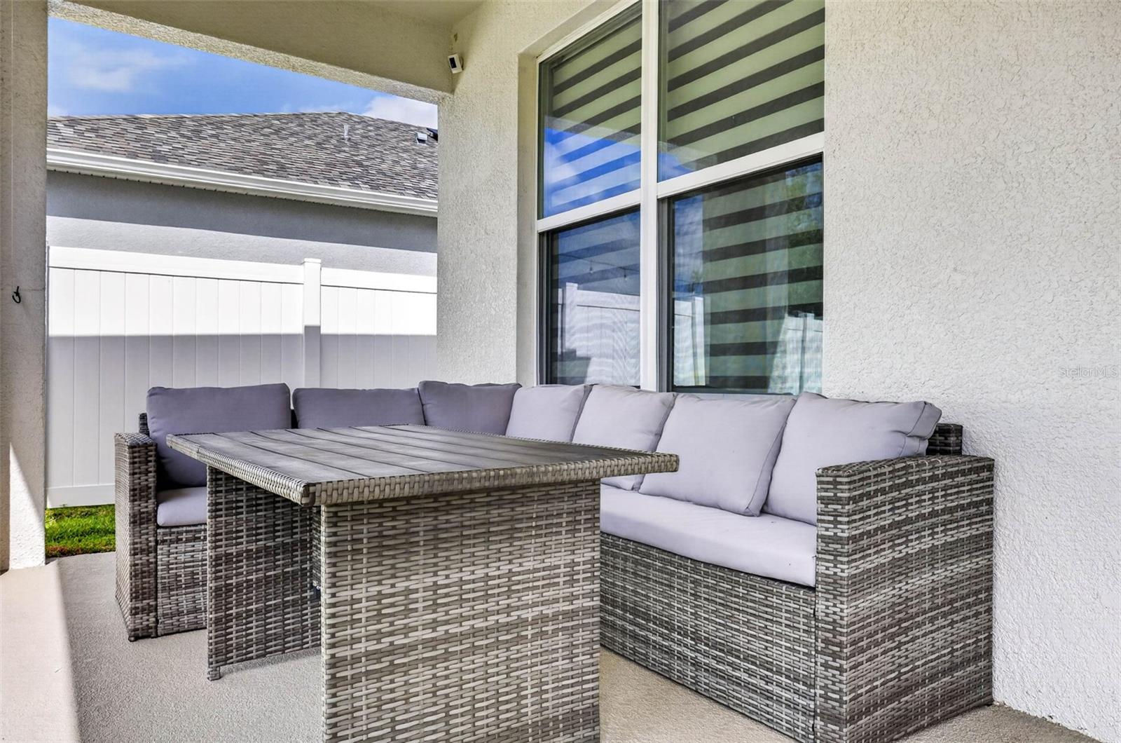 Outdoor seating on the lanai