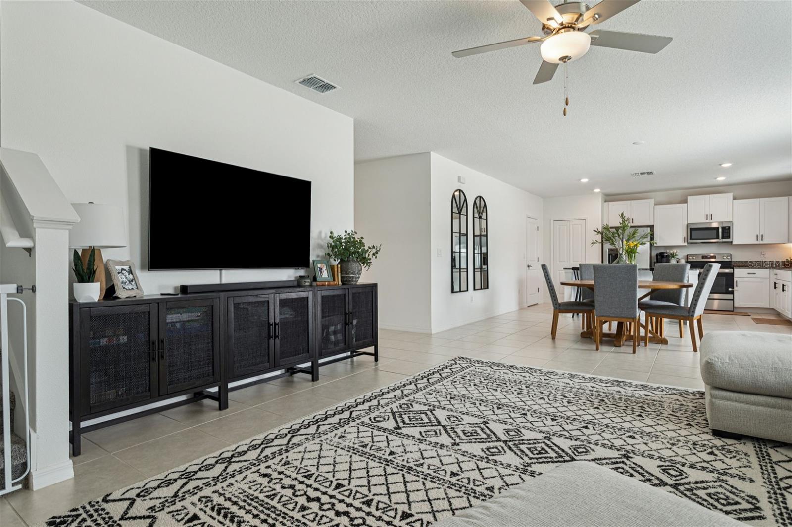 Large & open living room with great light!