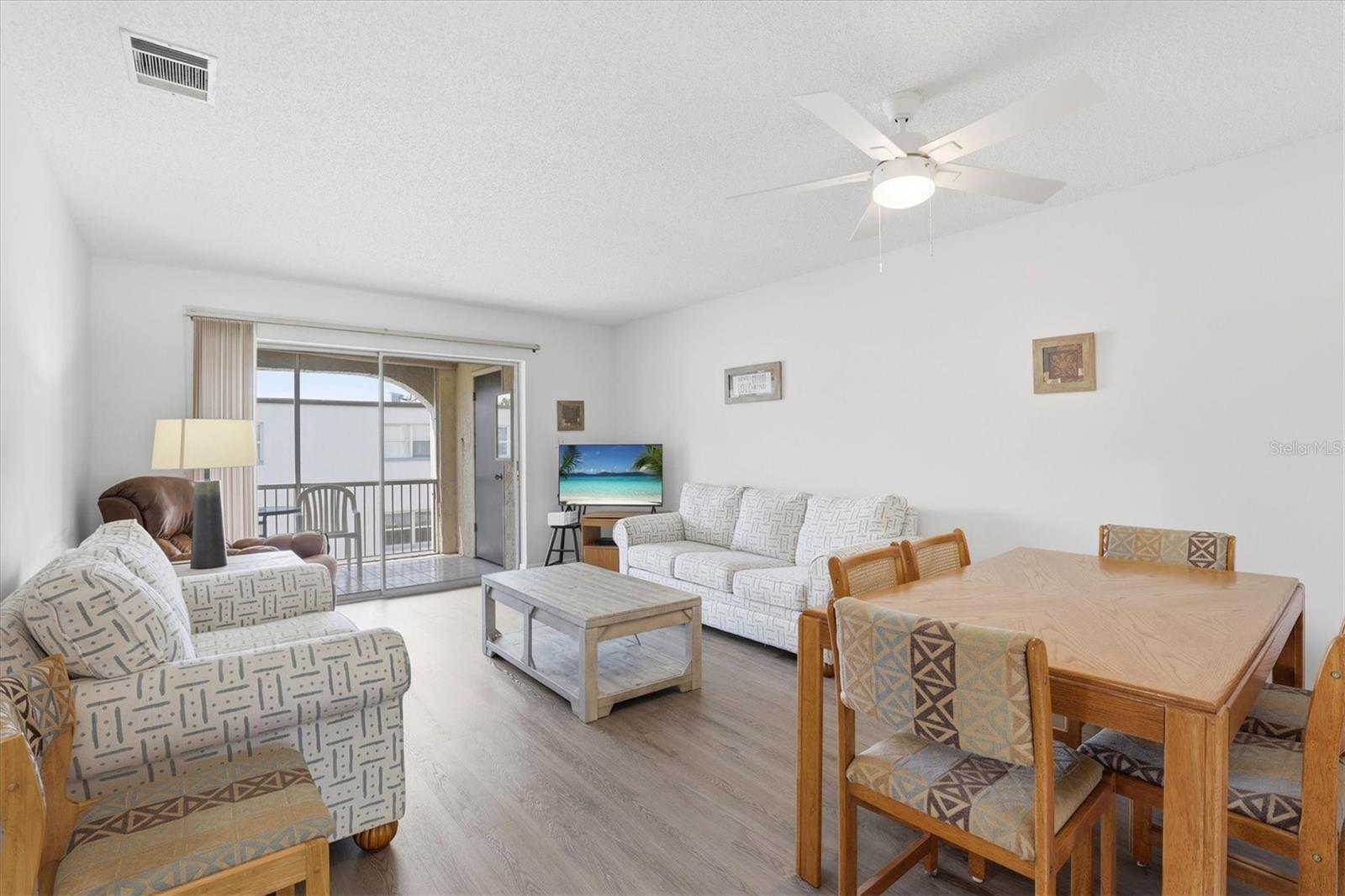 Living / Dining combo