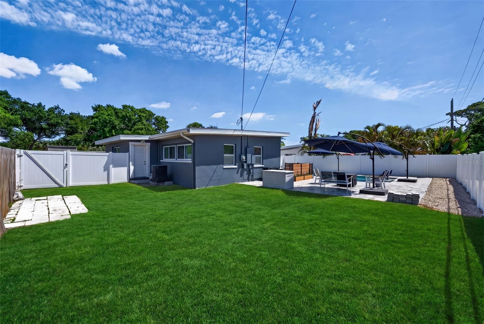 Grass has been virtually enhanced.