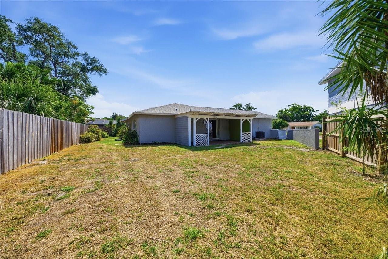 Large lot...room for a pool!!