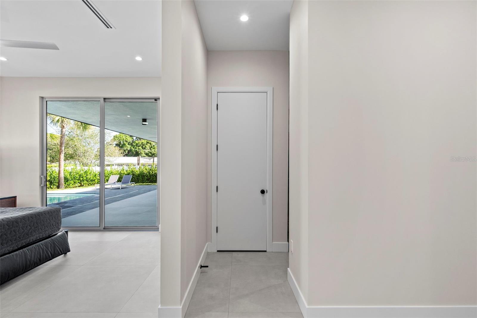 Primary Suite With Full En-suite Bath