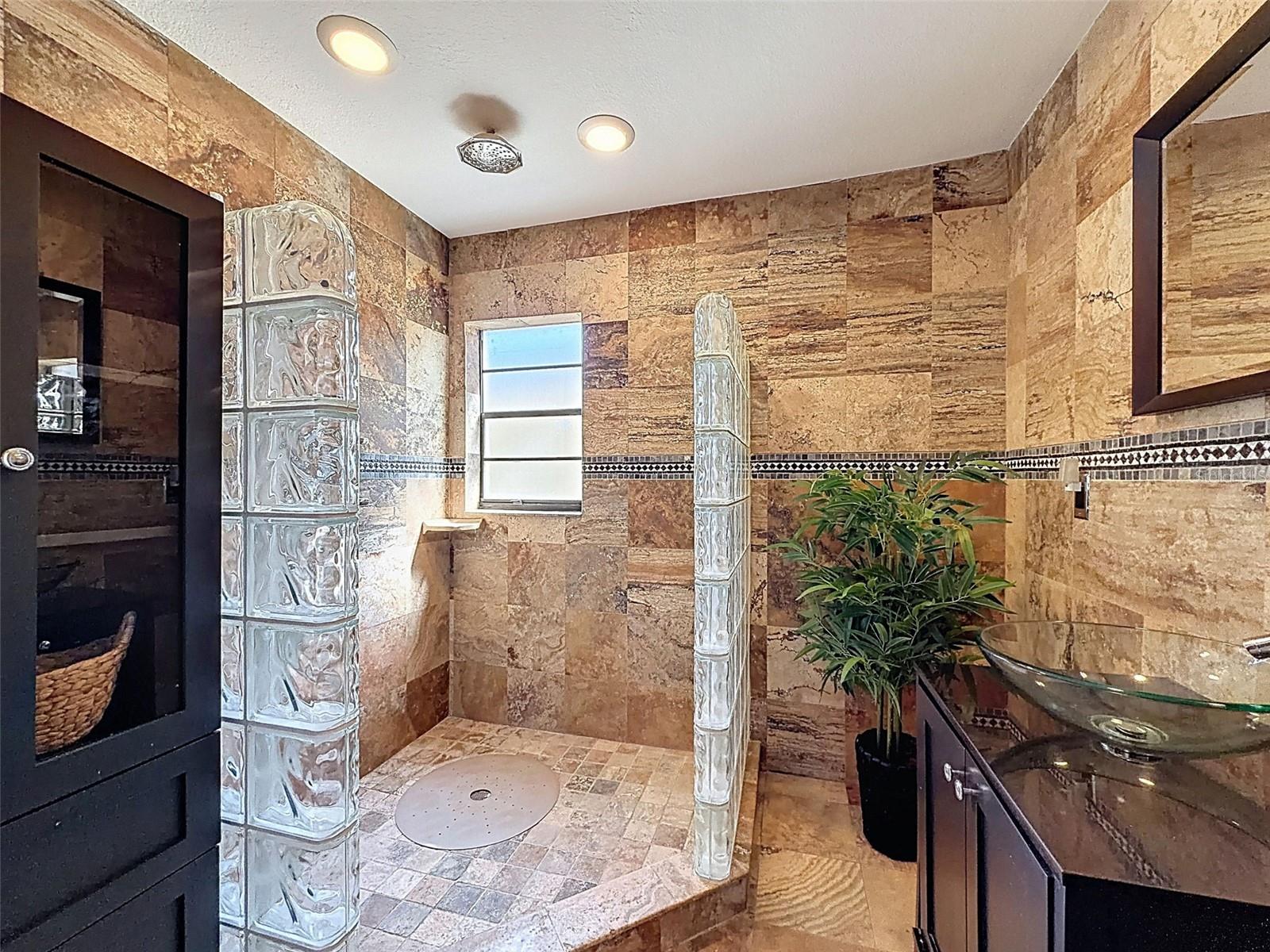 Beautifully updated 2nd Bath