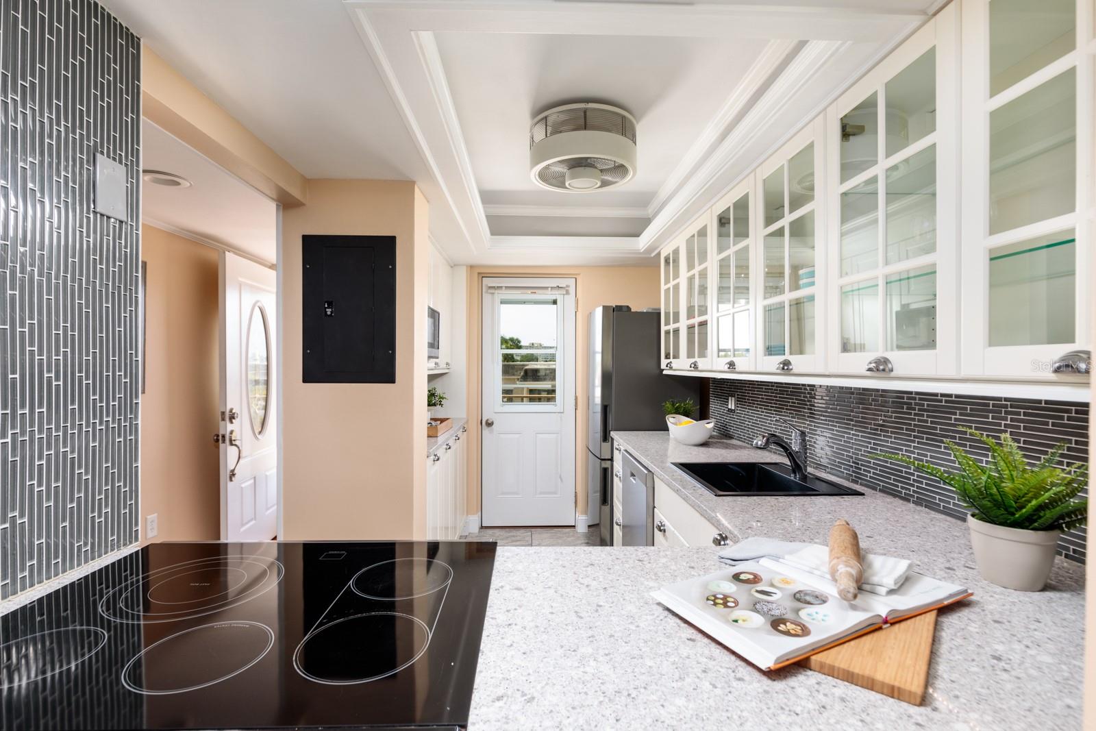 OPEN KITCHEN