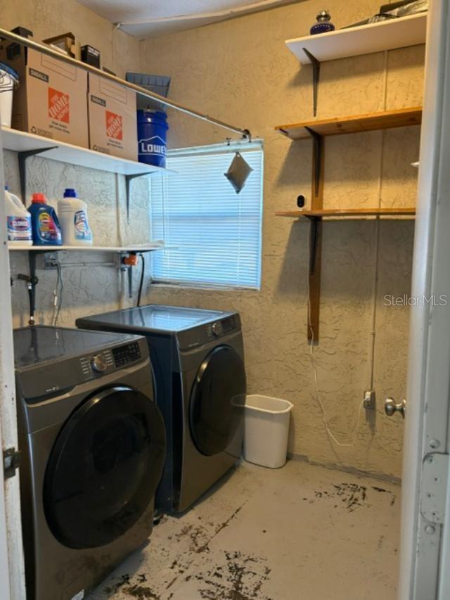 personal washer dryer area across from unit