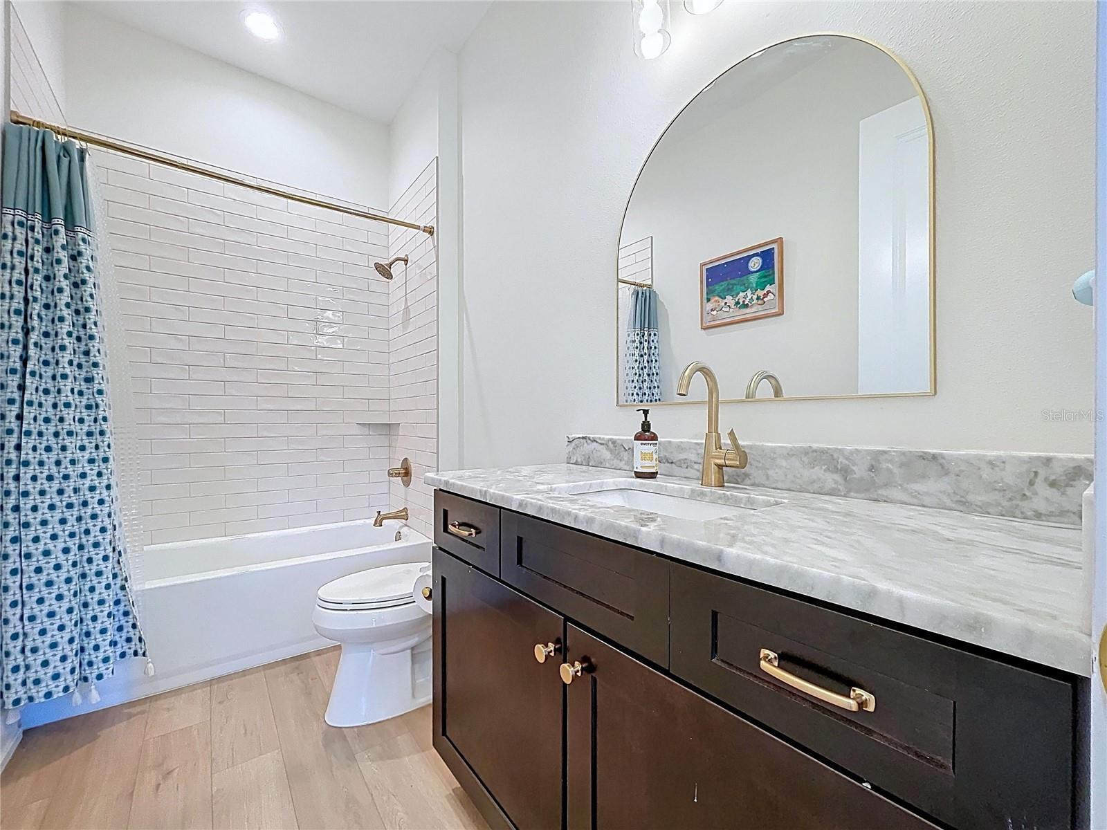 Bathroom 2 with Tub/shower combo
