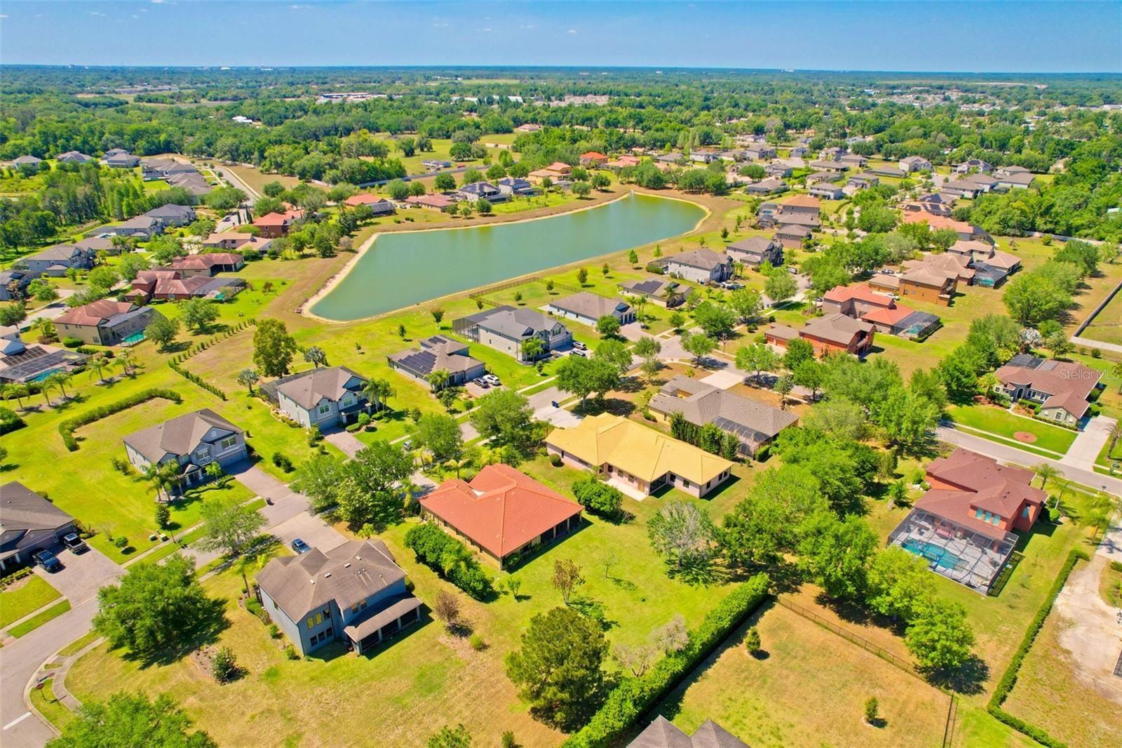 Close to major highways (3 miles to I-75 and 4 miles to I-4) making commuting and travel quick and effortless. Mac Dill Air Force Base, Moffit Medical Center and University of Southern Florida are easy commutes.