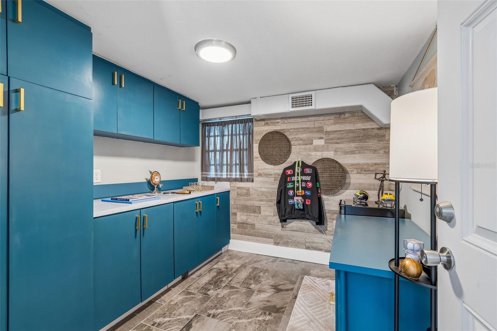 Air Conditioned Bonus space with Private Entrance