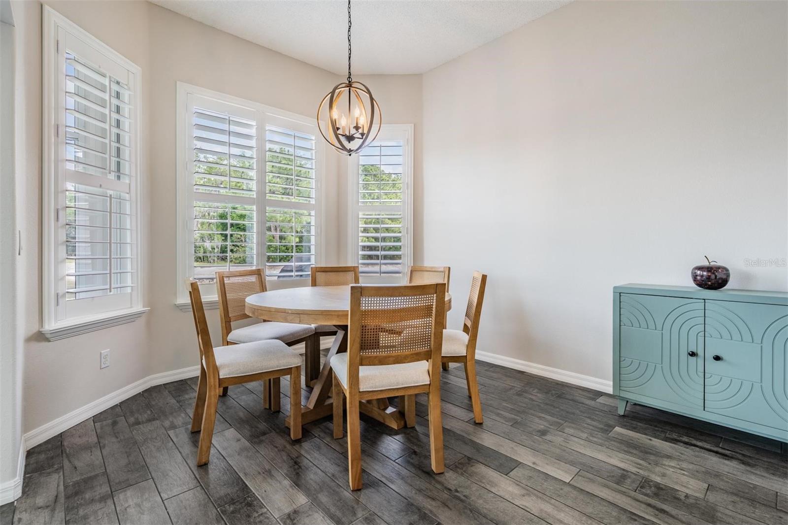 Breakfast nook easily sits 6!