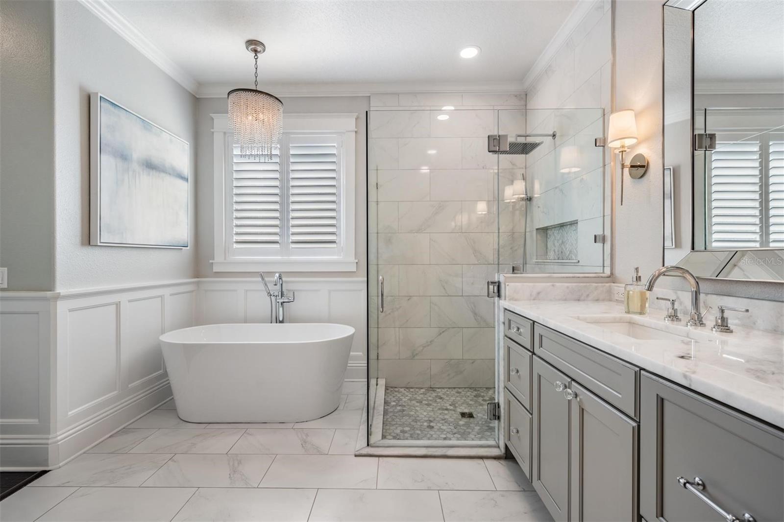 Soaking tub with large step in shower