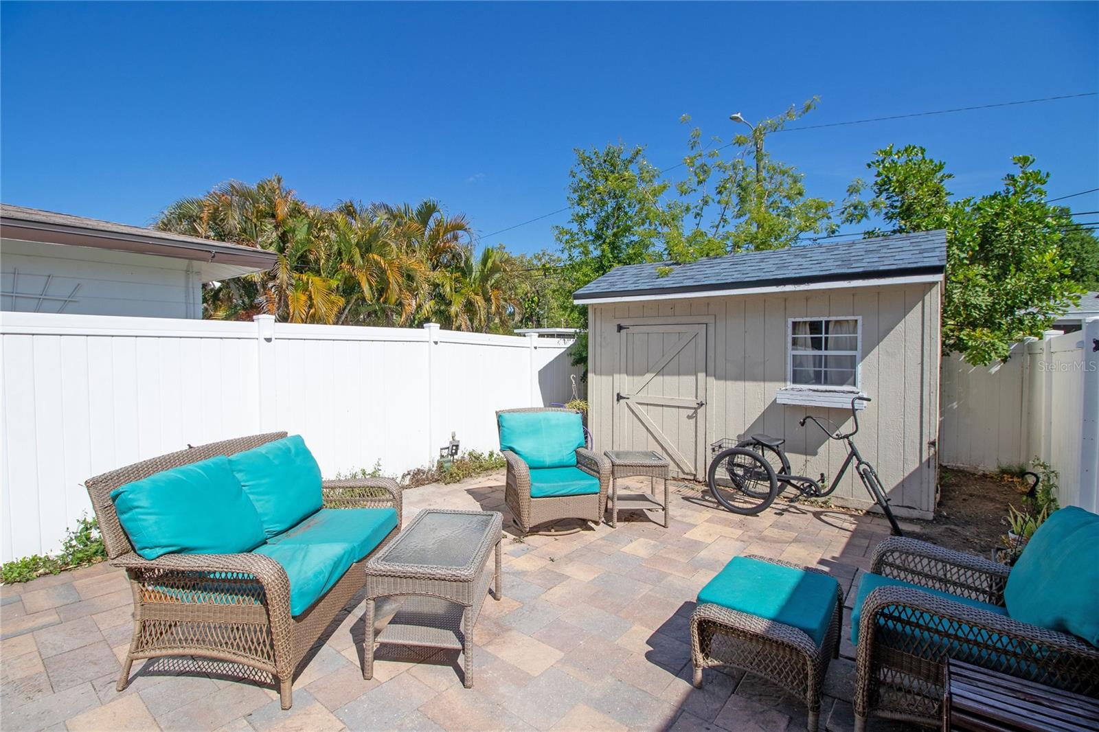 This backyard space is so inviting!
